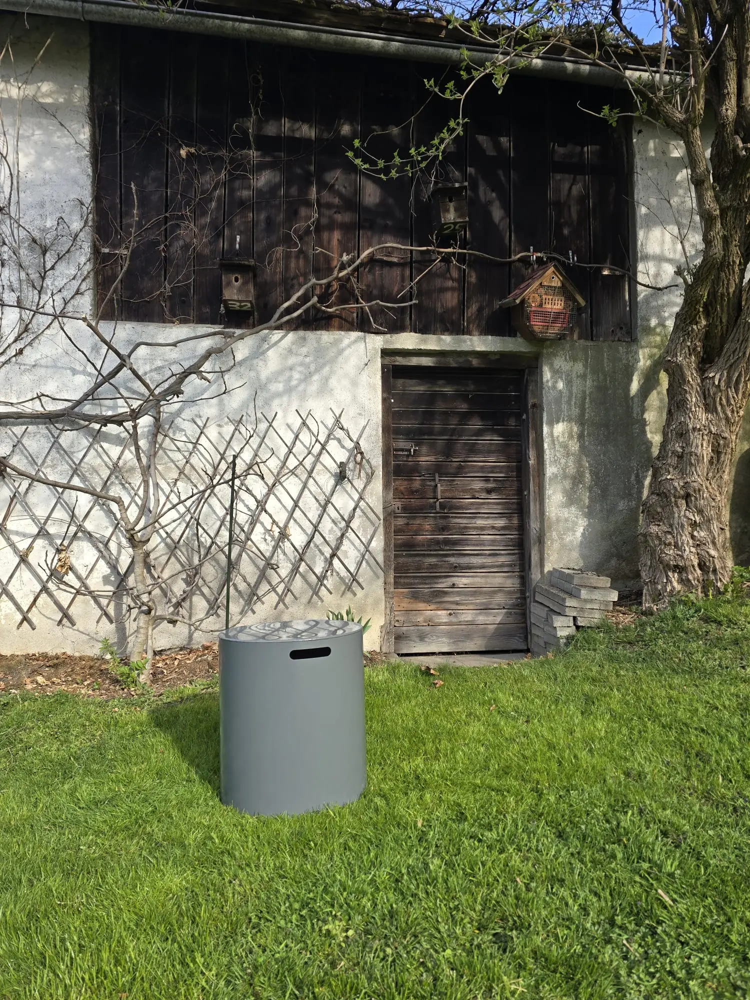 VMZ Hocker pulverbeschichtet in Grau