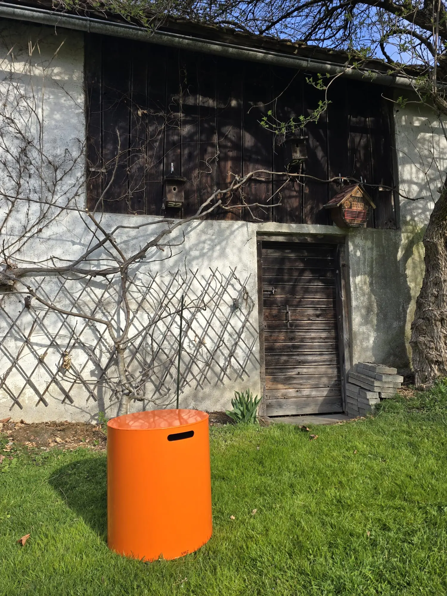 VMZ Hocker pulverbeschichtet in Orange