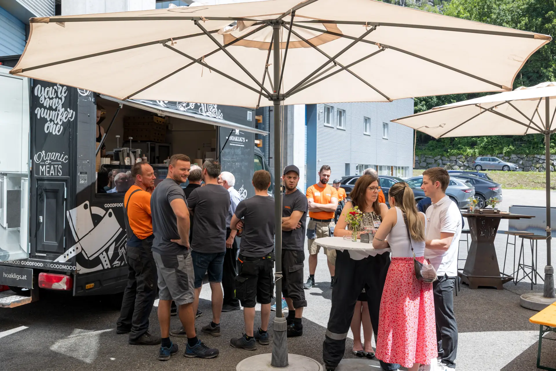 Schlange am Foodtruck beim VMZ Kundentag 2025