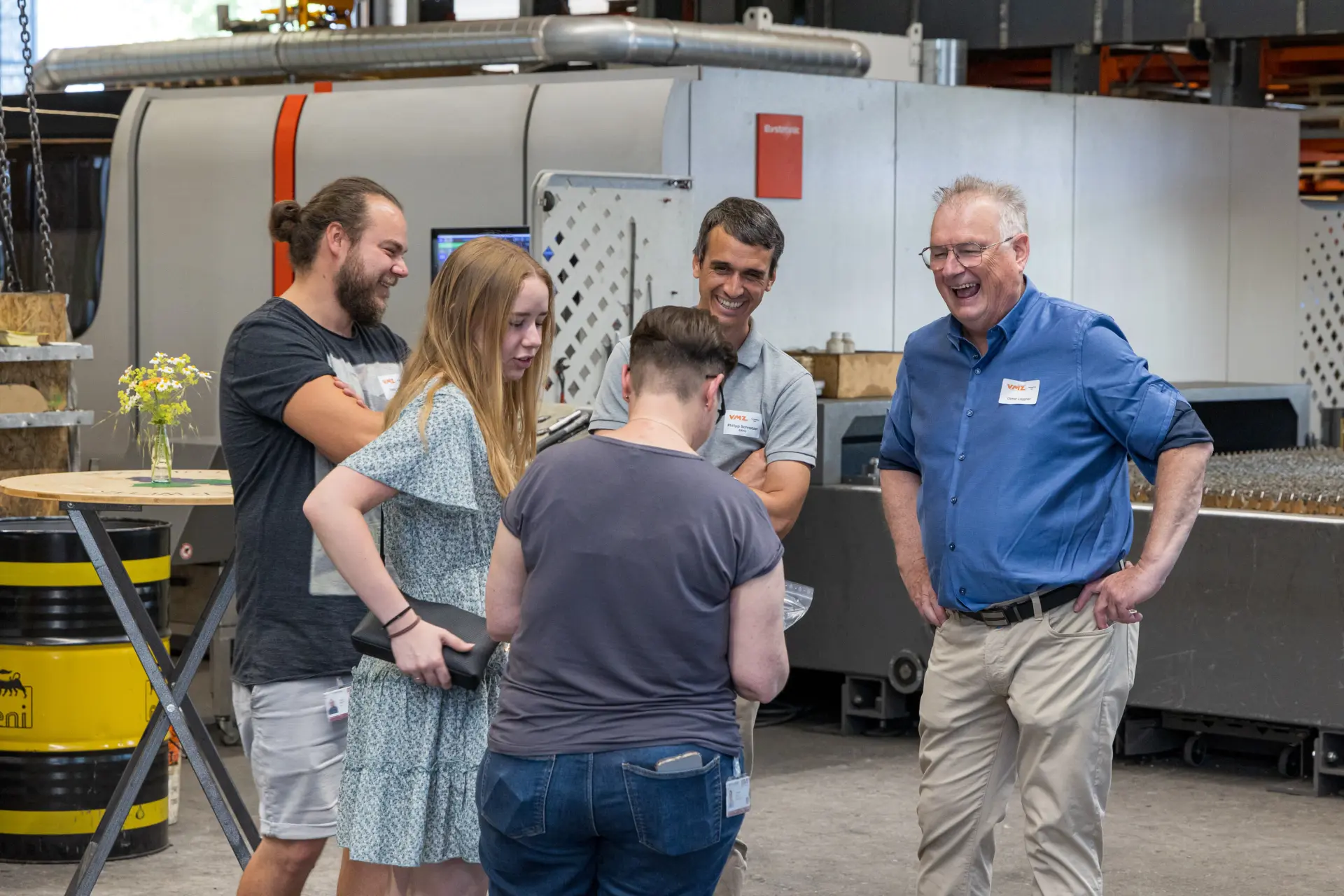 Otmar Laggner im Austausch mit Gästen beim Kundentag